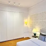 Mondrian & Royal Route Old Town شقة