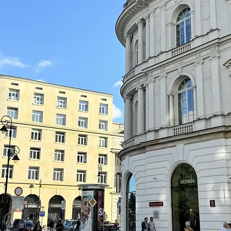 Mondrian & Royal Route Old Town Apartment *