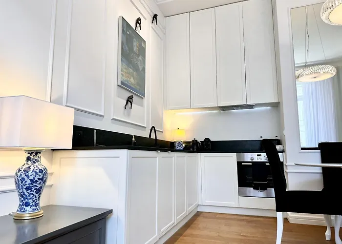 Mondrian & Royal Route Old Town * Warschau