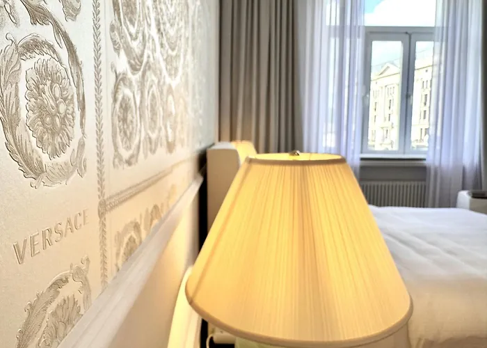 Mondrian & Royal Route Old Town