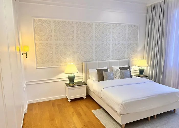 Mondrian & Royal Route Old Town * Warschau