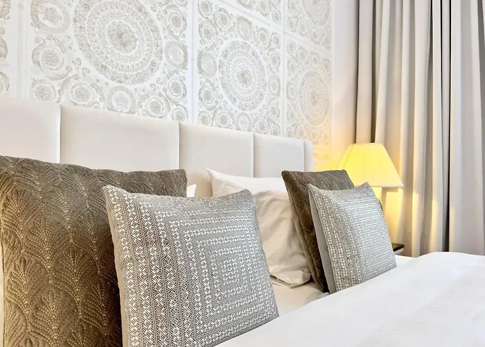 Mondrian & Royal Route Old Town * Warschau