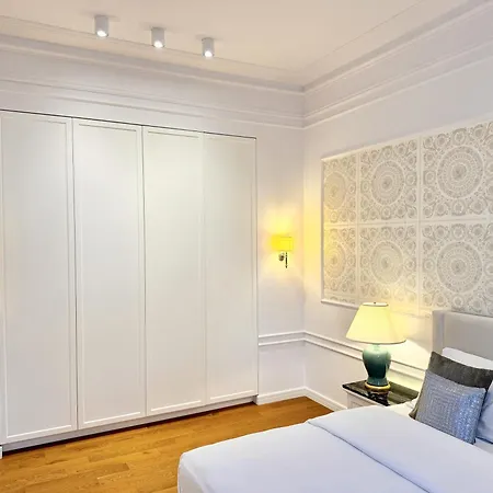 Mondrian & Royal Route Apartment