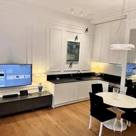 Mondrian & Royal Route Old Town Апартаменты Варшава